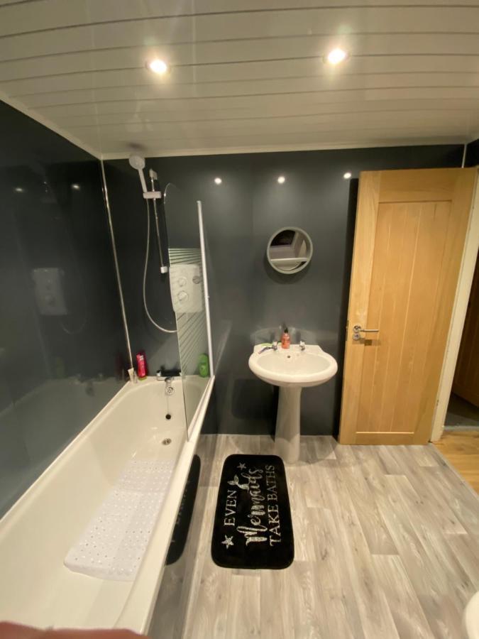 2 Bedroom Apartment In Saltcoats Town Beside The Seaside Экстерьер фото
